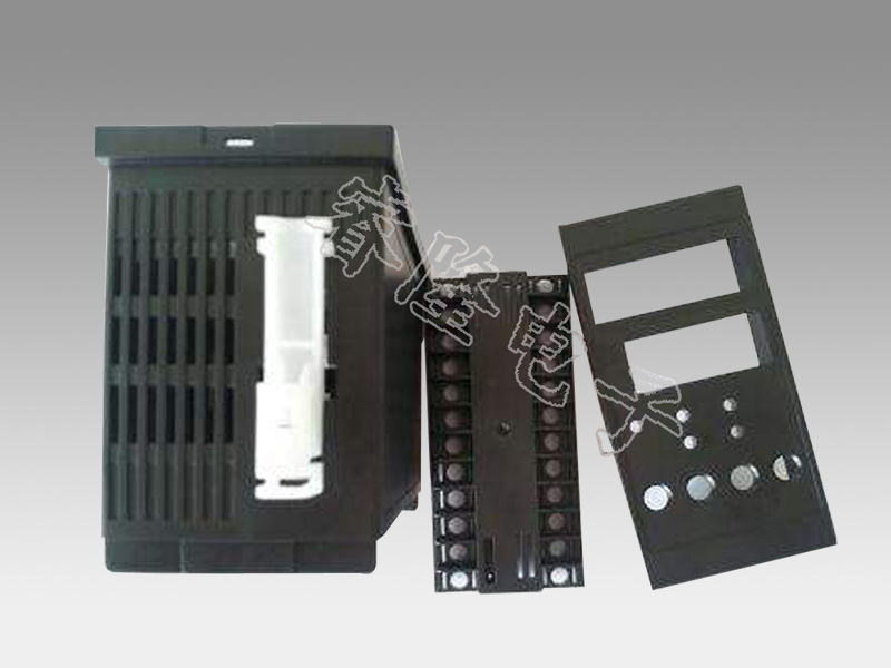 天津睿隆电子机箱公司定制机箱机柜加工的流程主要包括以下几个步骤：